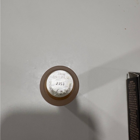 Gucci Éternité de Beauté Foundation - Medium 330W plus 5ml travel size - Picture 9 of 9